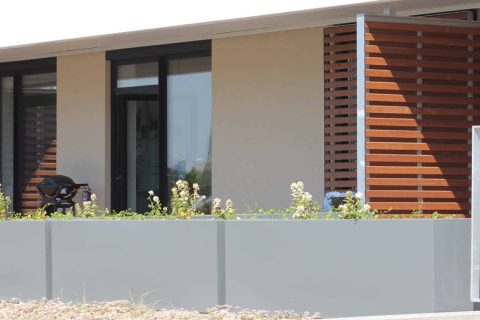 Donice aluminiowe na tarasie